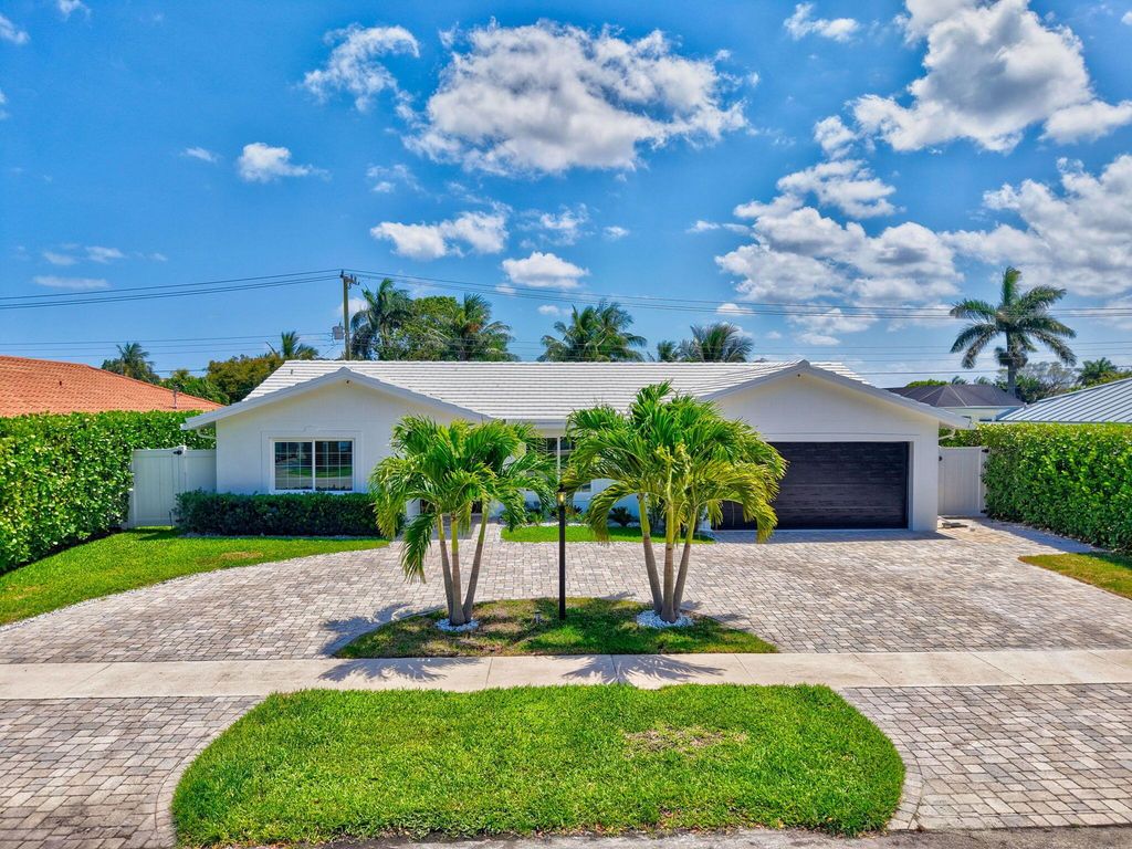 Photo of 998 SW 7th Street, Boca Raton, FL 33486 (MLS # R11084331)