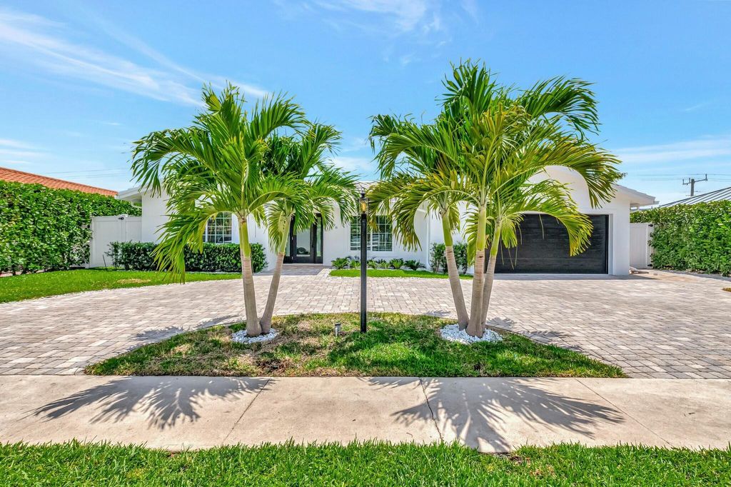 Photo of 998 SW 7th Street, Boca Raton, FL 33486 (MLS # R11084331)