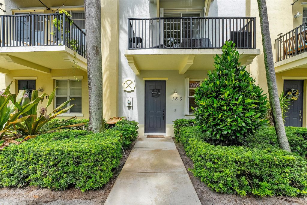 Photo of 163 Greenwich Circle, Jupiter, FL 33458 (MLS # R11020218)
