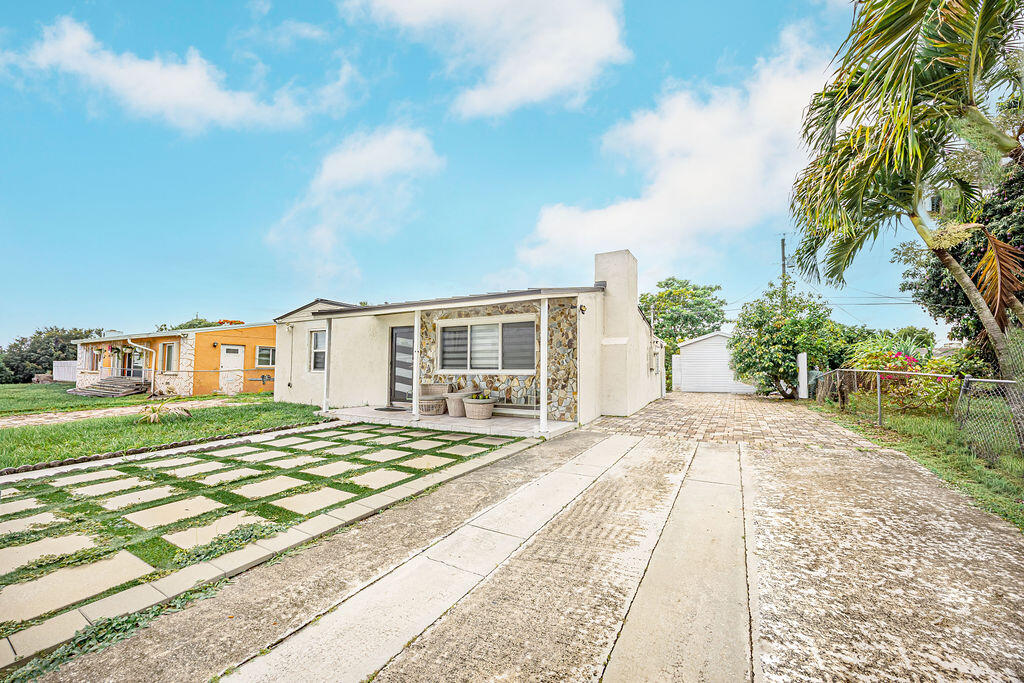 2333 Wabasso Drive