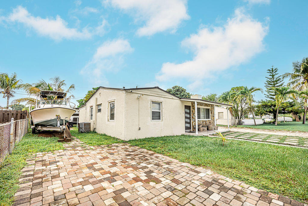 2333 Wabasso Drive