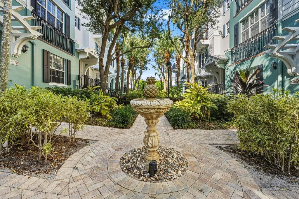 Photo of 362 E Mallory Circle, Delray Beach, FL 33483 (MLS # R11145293)