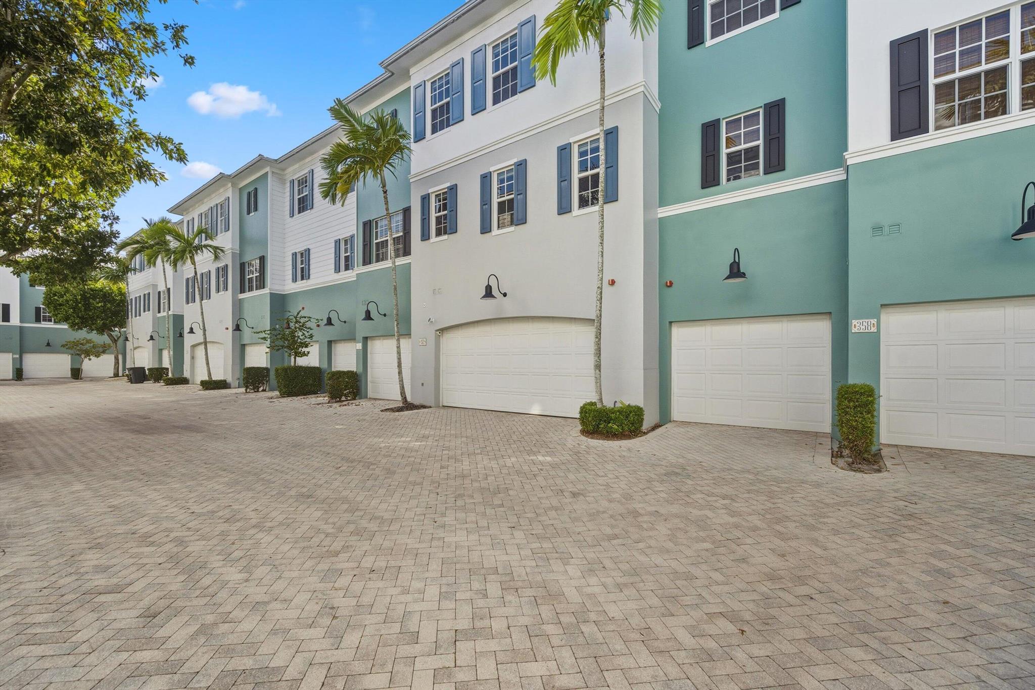 MALLORY SQUARE - Residential