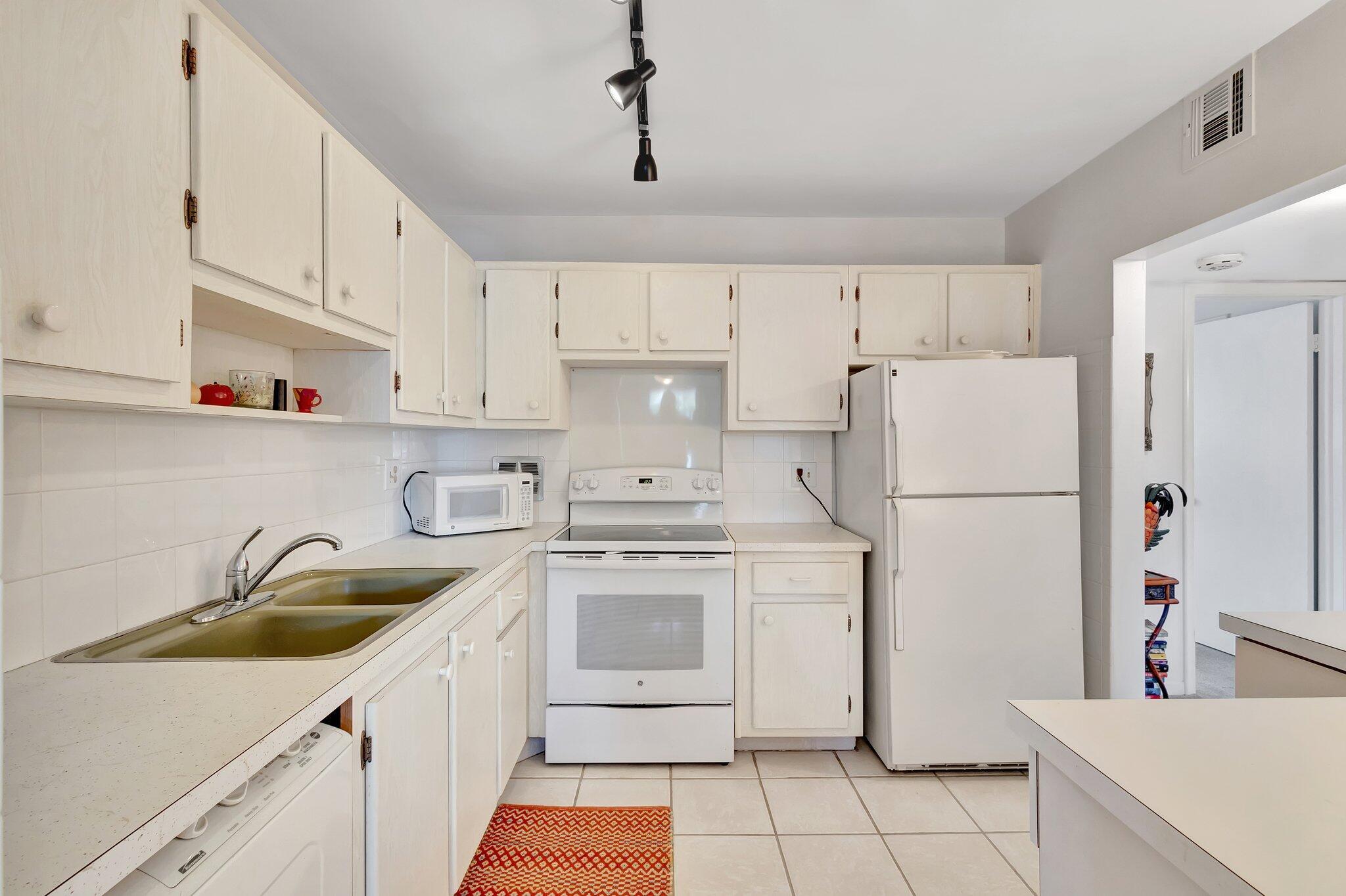 CENTURY VILLAGE PLYMOUTH - Residential