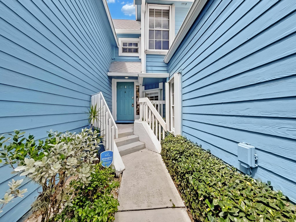 Photo of 1410 Ocean Dunes Circle, Jupiter, FL 33477 (MLS # R11013814)