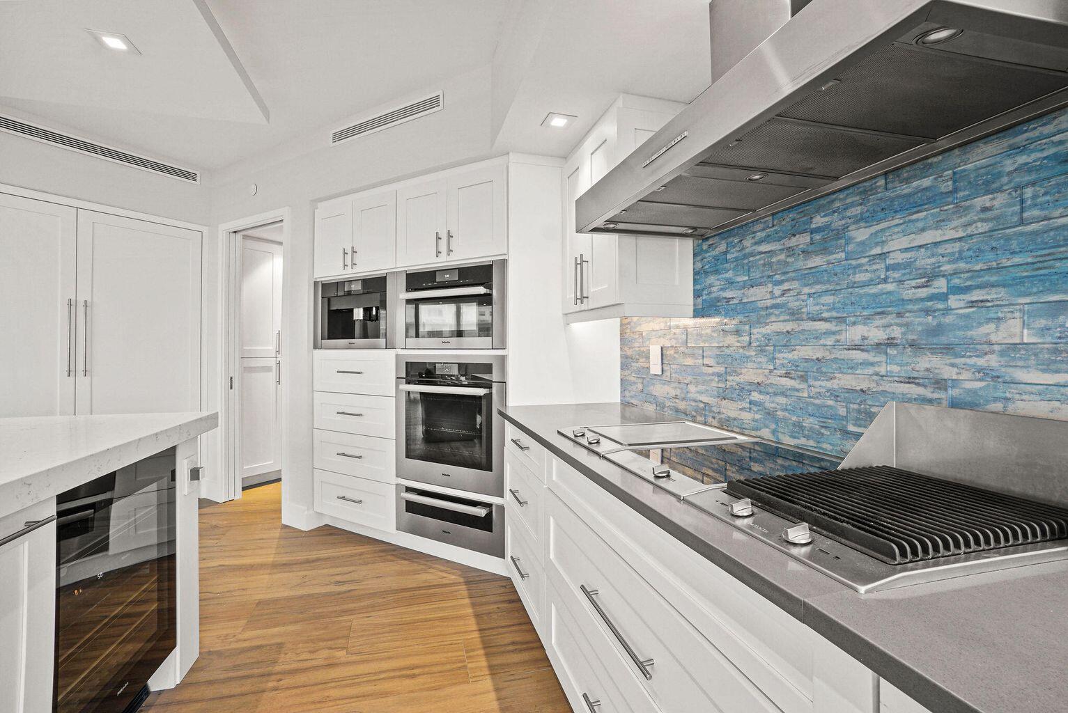 PALM BEACH HAMPTON CONDO - Residential