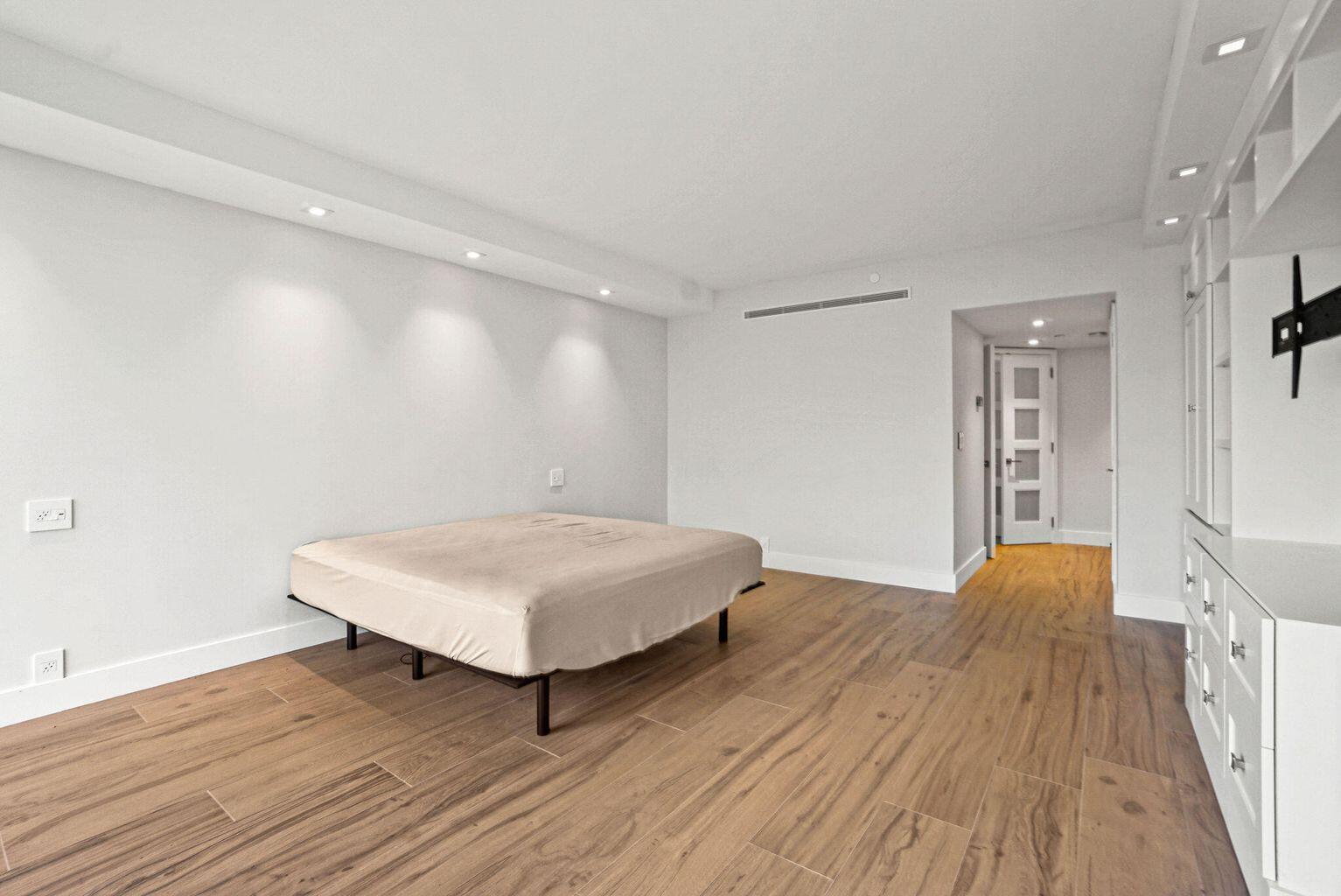 PALM BEACH HAMPTON CONDO - Residential