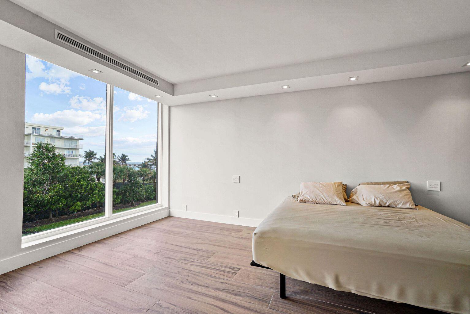 PALM BEACH HAMPTON CONDO - Residential