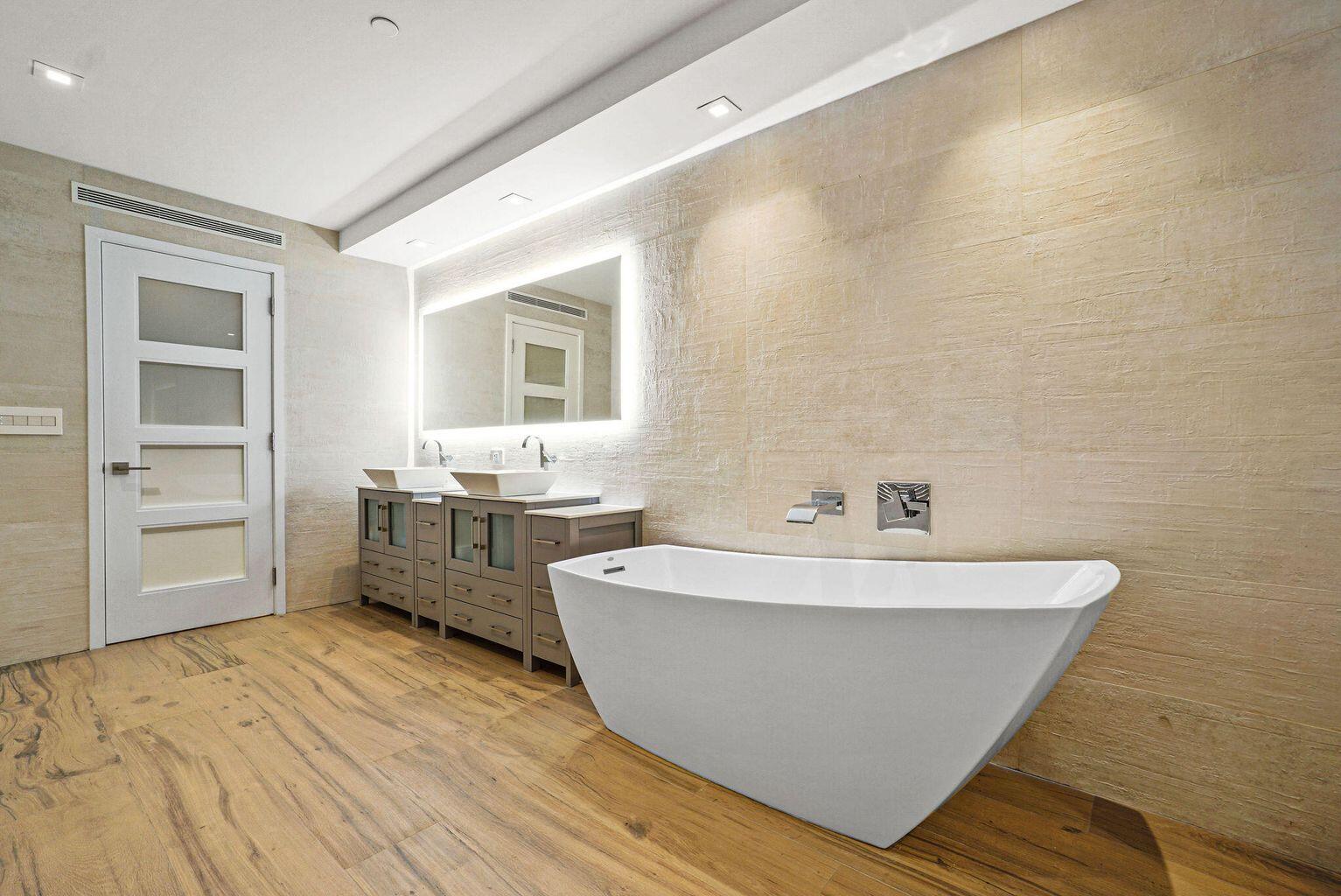 PALM BEACH HAMPTON CONDO - Residential