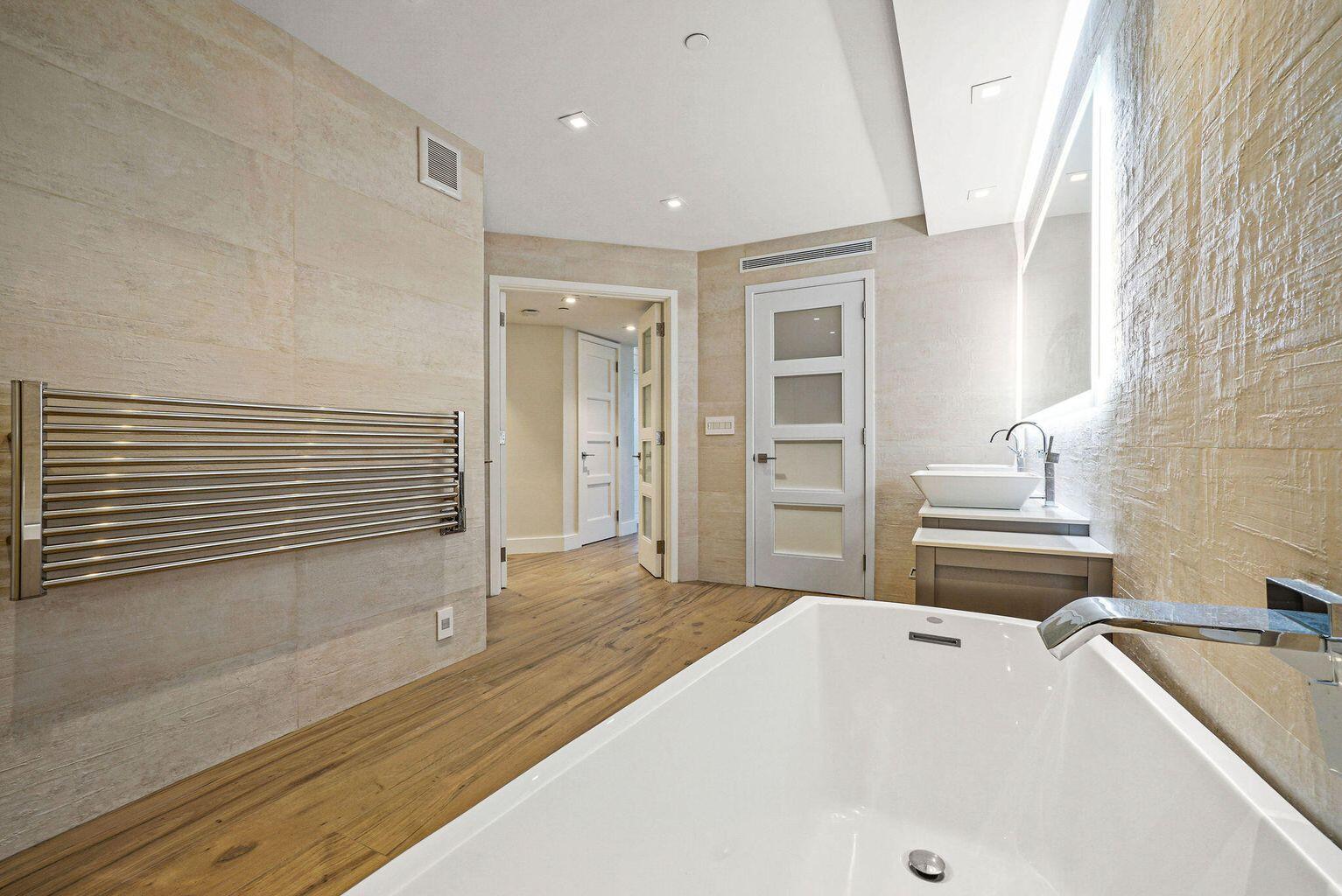 PALM BEACH HAMPTON CONDO - Residential