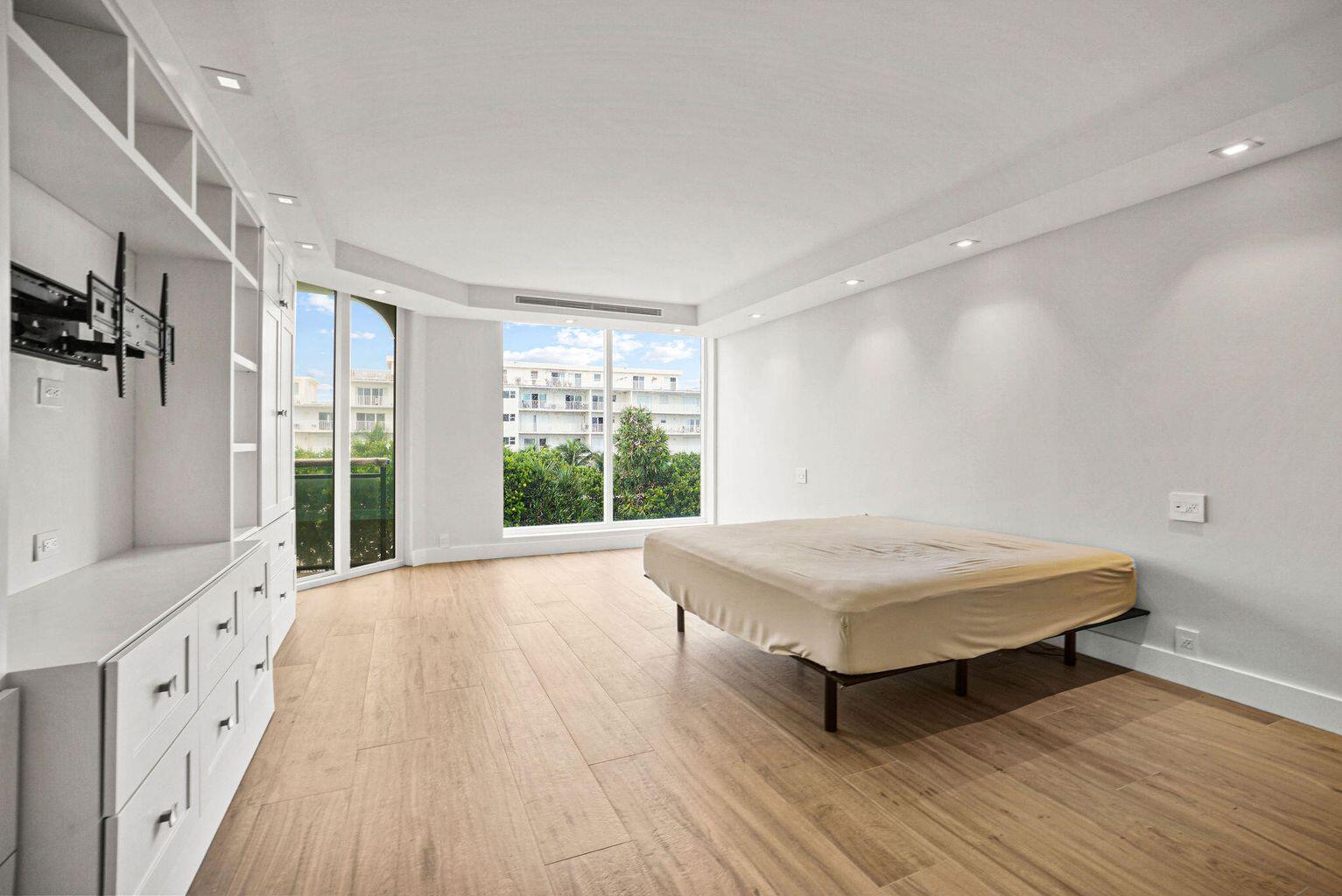 PALM BEACH HAMPTON CONDO - Residential