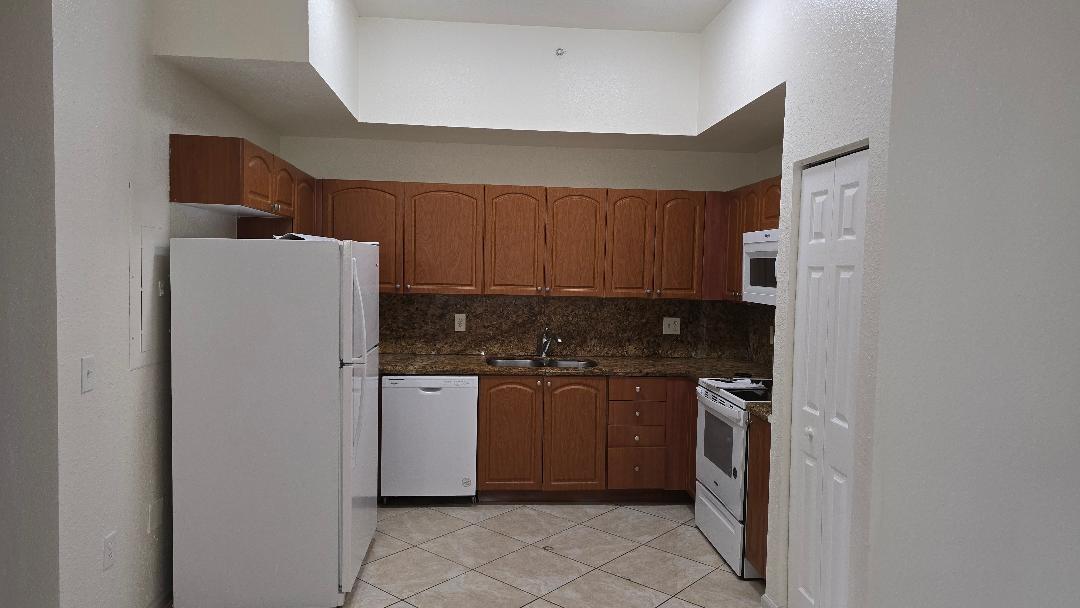 Riverside Villas At - Residential Lease