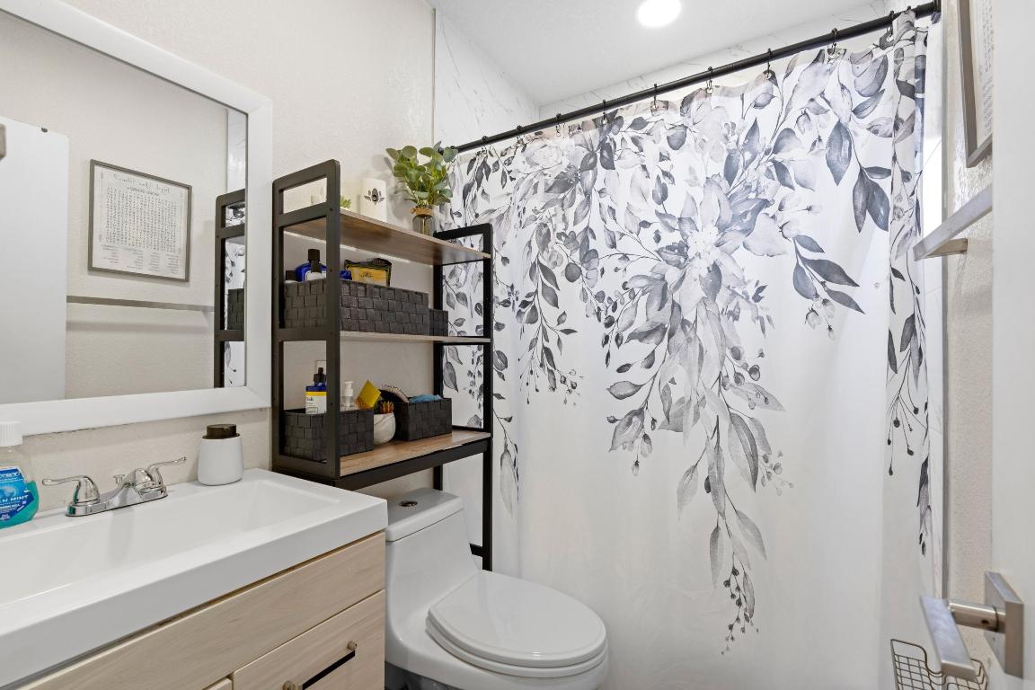 BROADVIEW COUNTRY CLUB - Residential