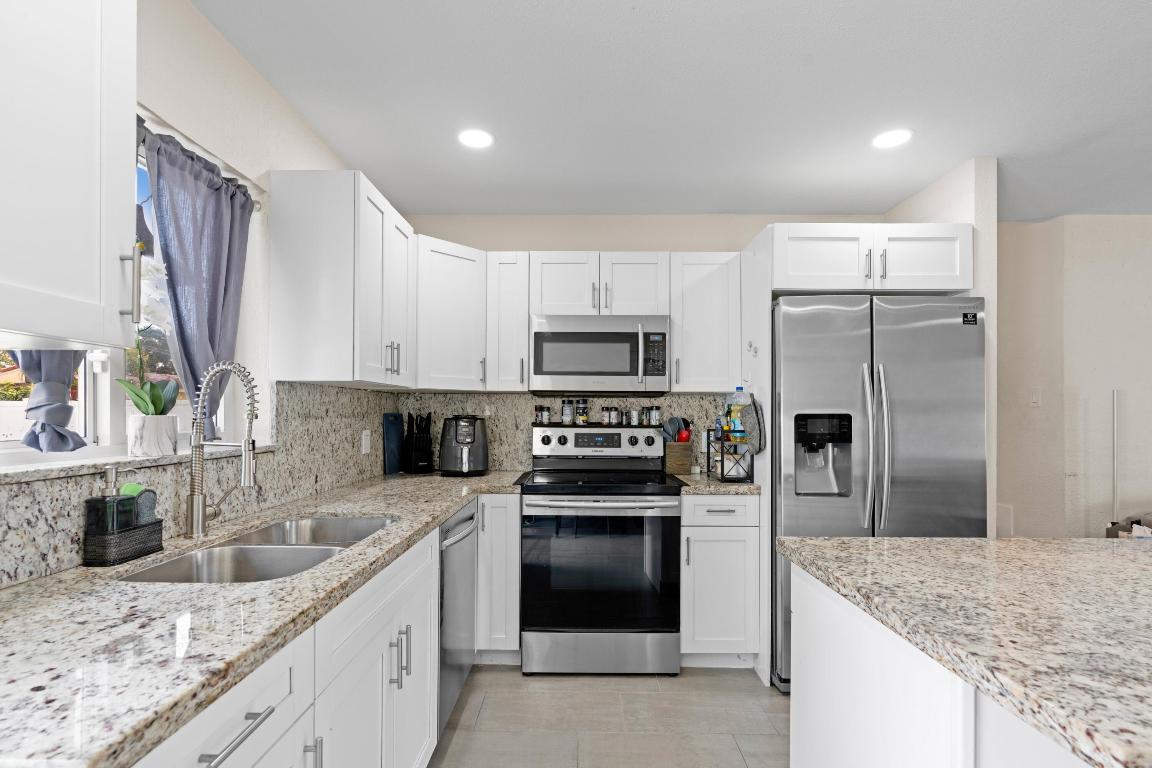 BROADVIEW COUNTRY CLUB - Residential