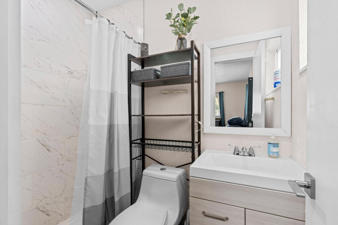 BROADVIEW COUNTRY CLUB - Residential