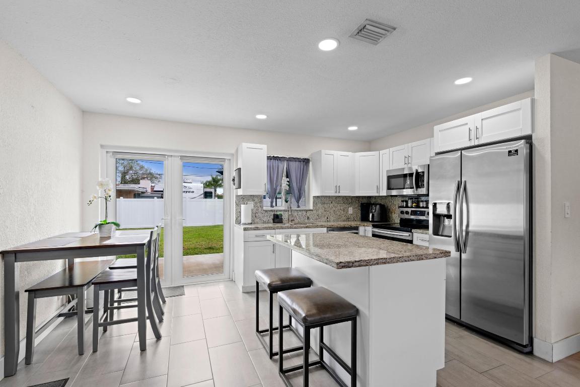 BROADVIEW COUNTRY CLUB - Residential