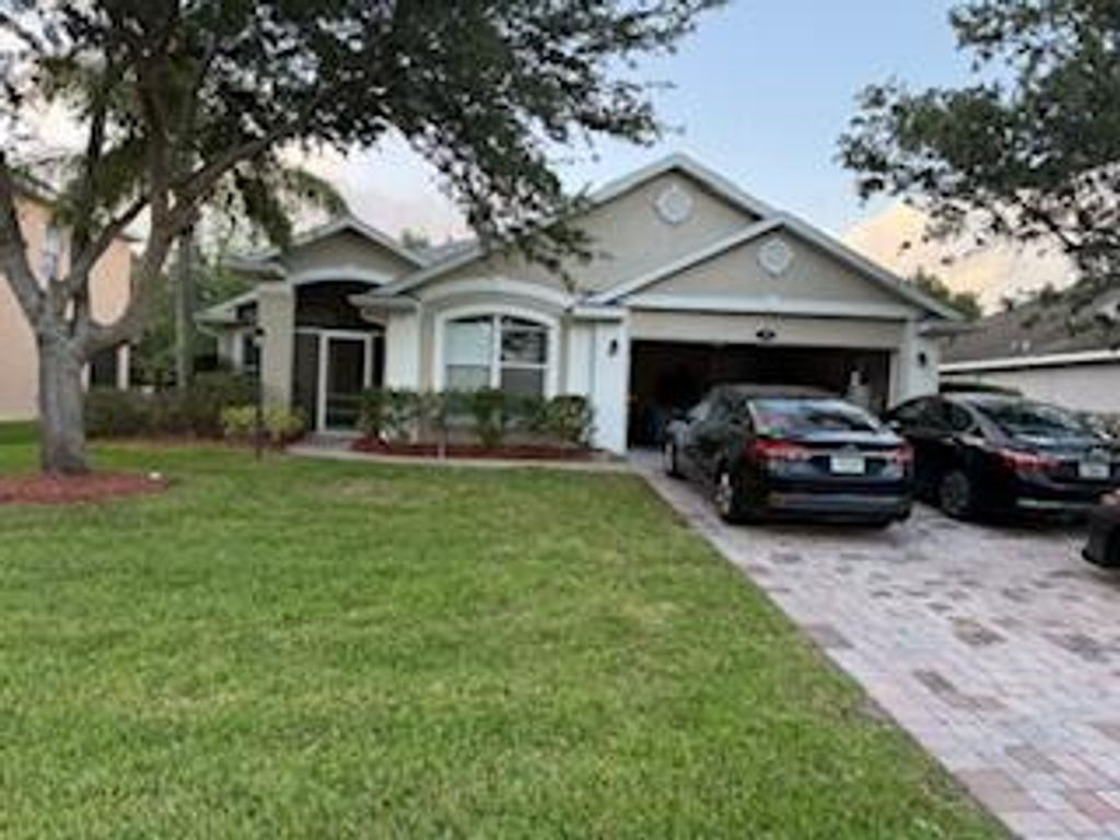 Photo of 509 N Valencia Cir Circle SW, Vero Beach, FL 32968 (MLS # B26025419)