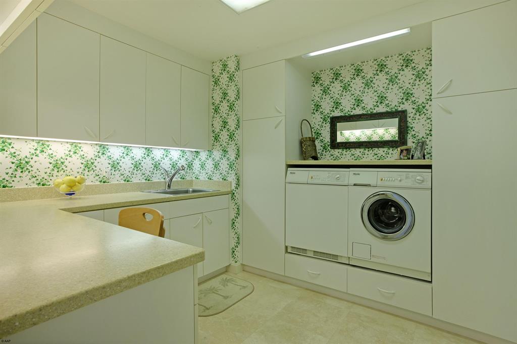 VILLAGE OF GOLF - Residential