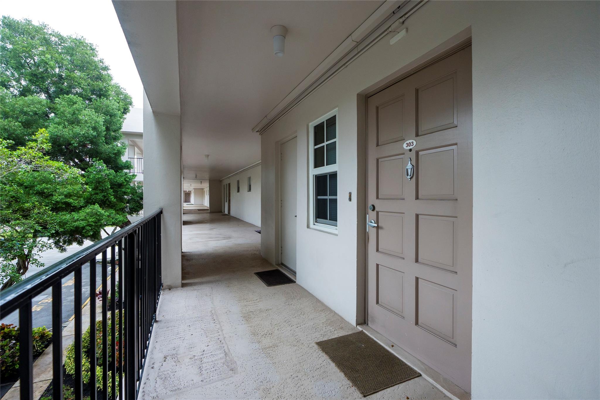 2900 N Palm Aire Dr 303