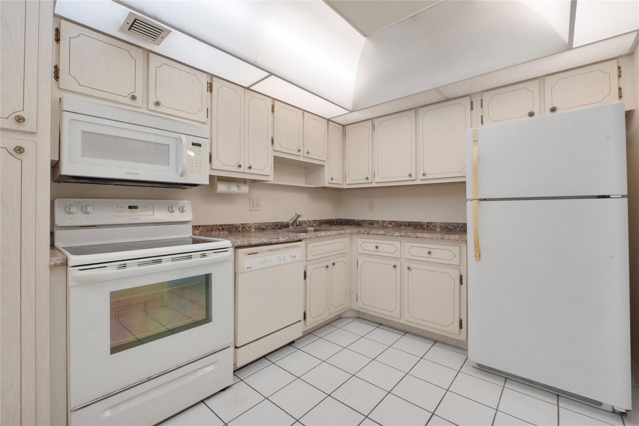 2900 N Palm Aire Dr 303