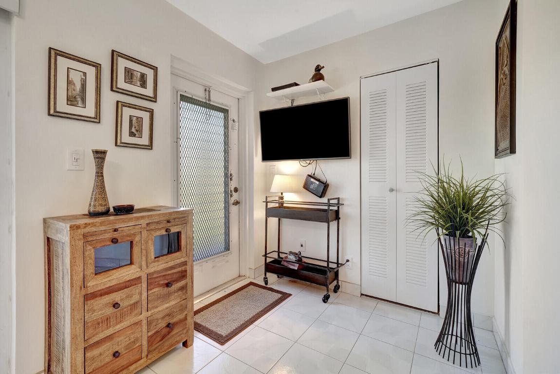 7547 S Oriole Boulevard 202