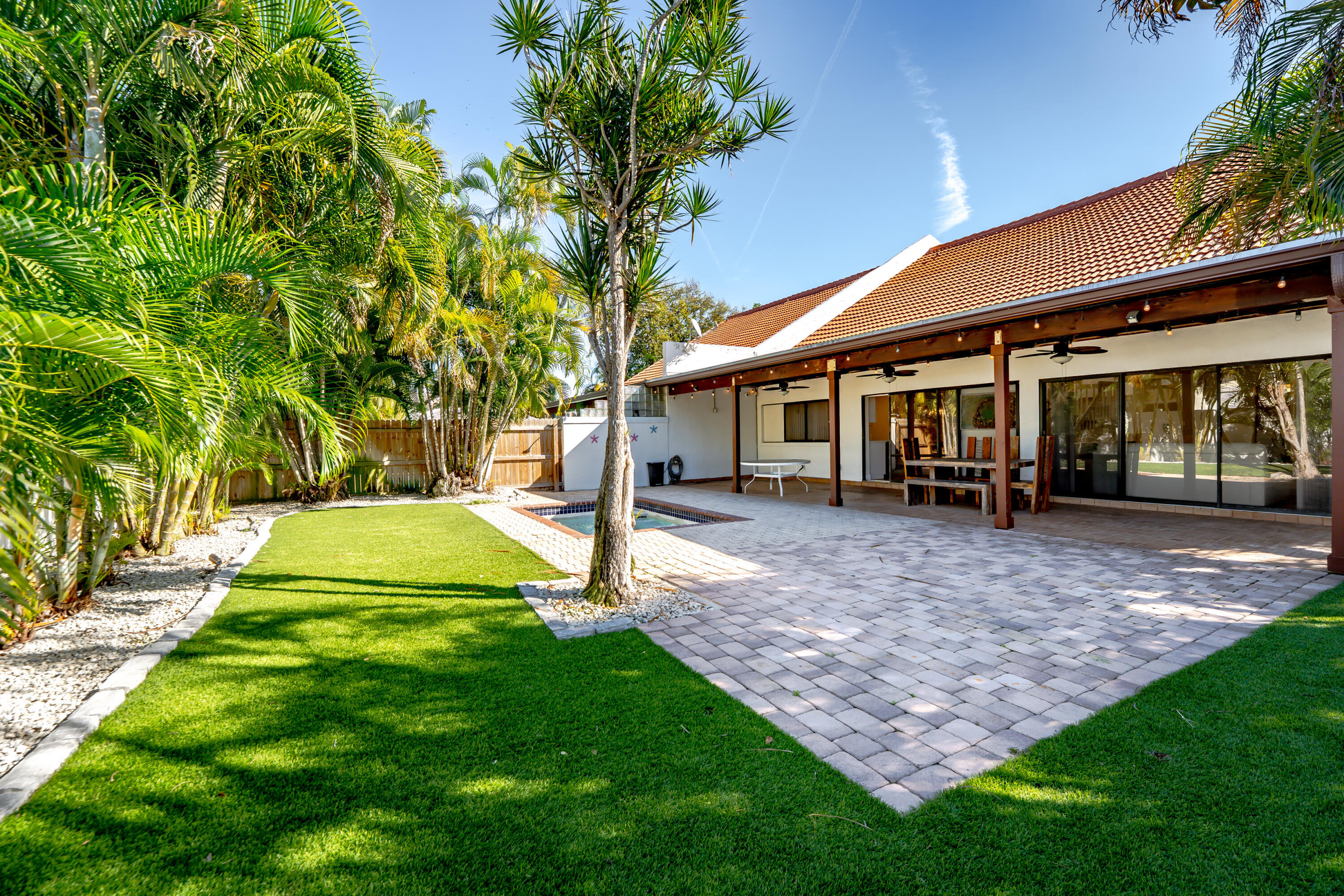 DELRAY MNR - Residential Lease