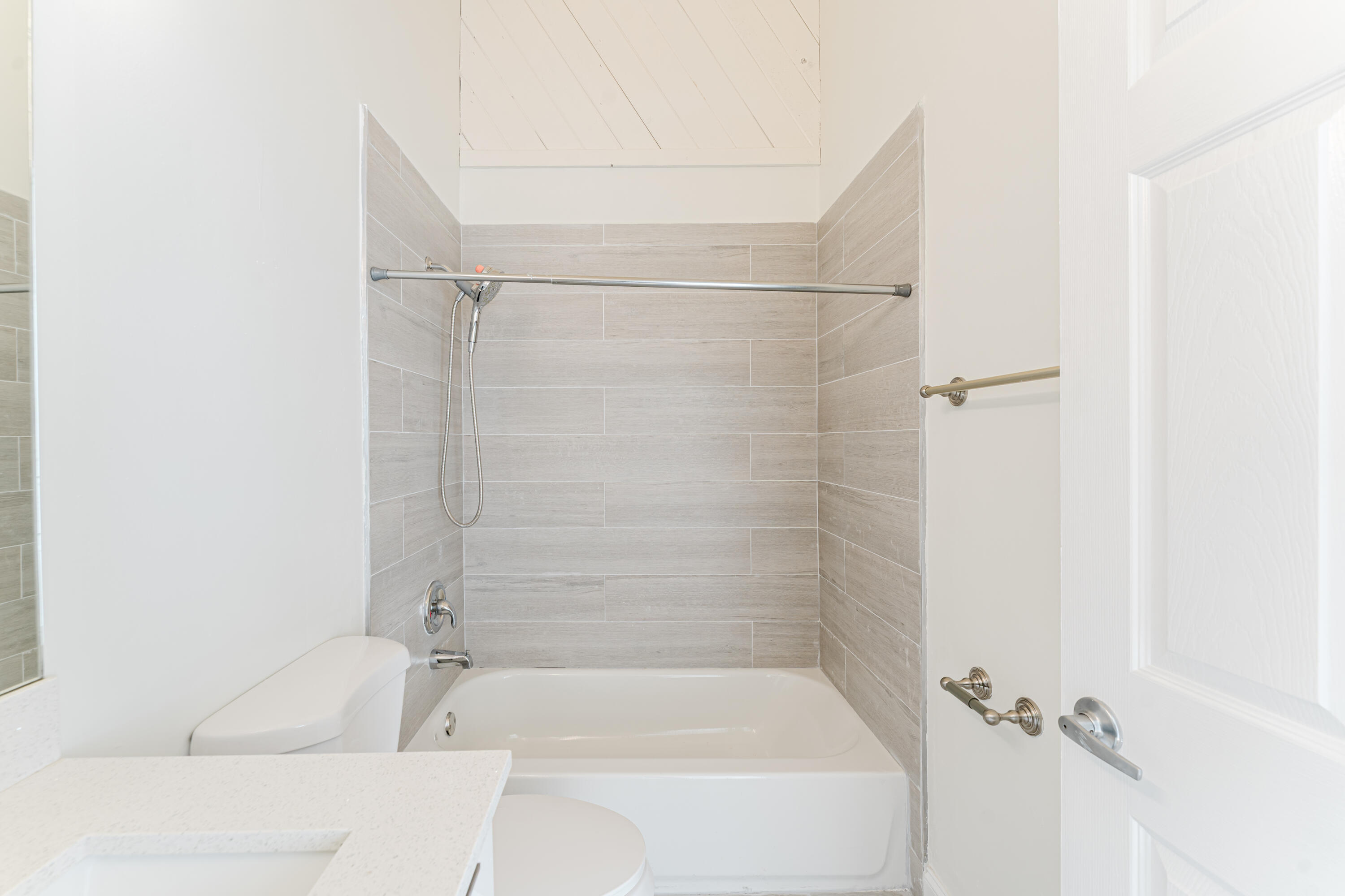 DELRAY MNR - Residential Lease