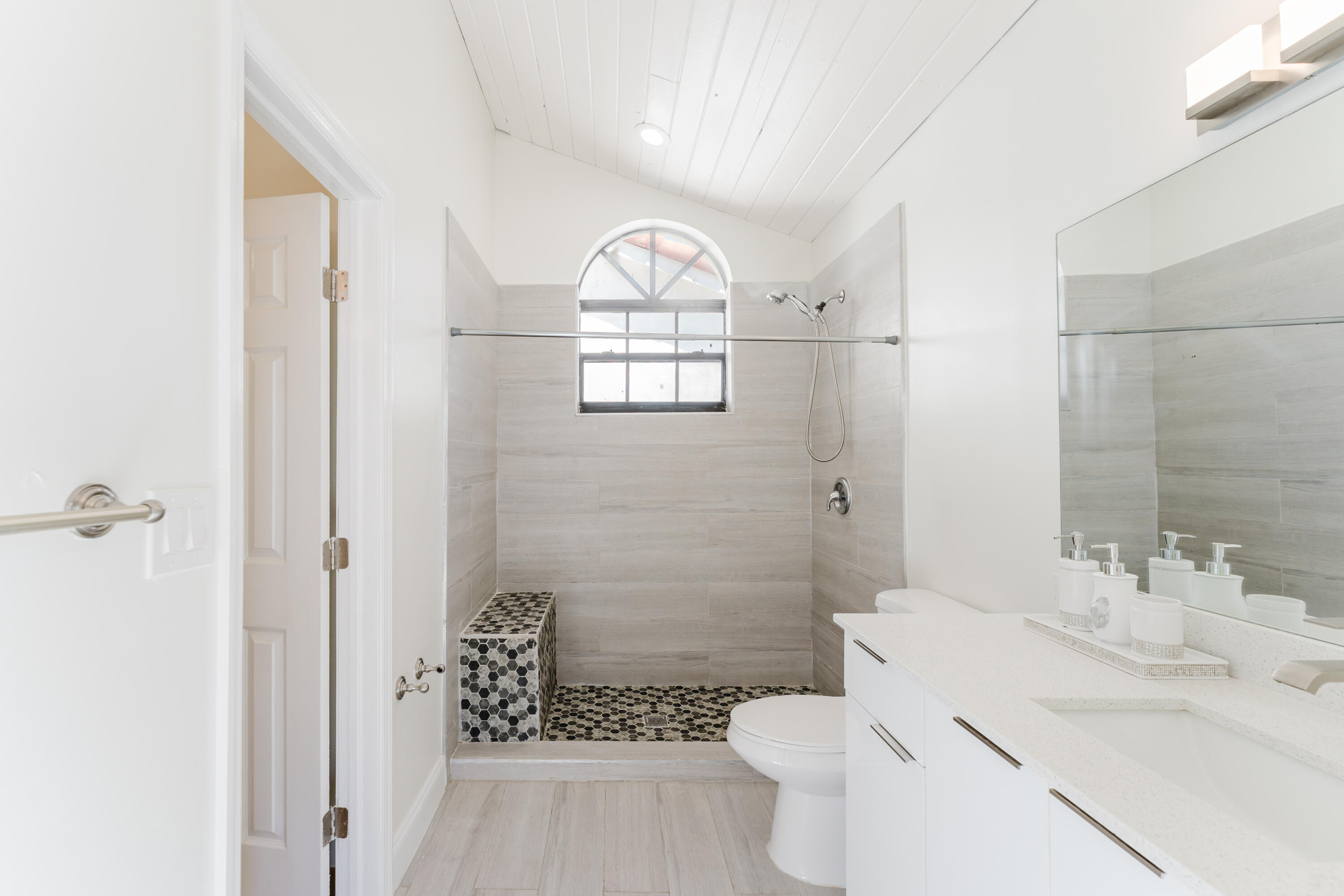 DELRAY MNR - Residential Lease