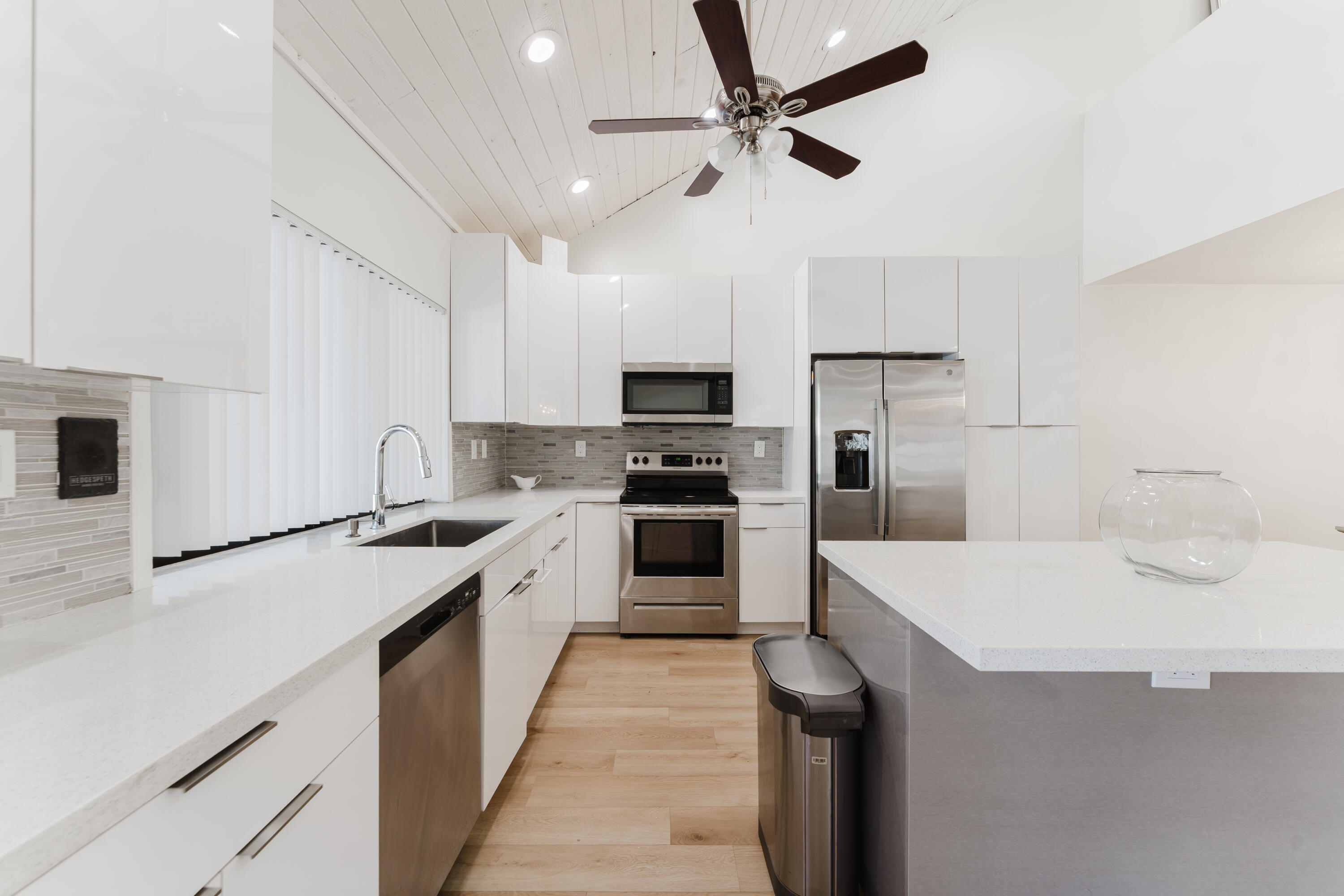 DELRAY MNR - Residential Lease