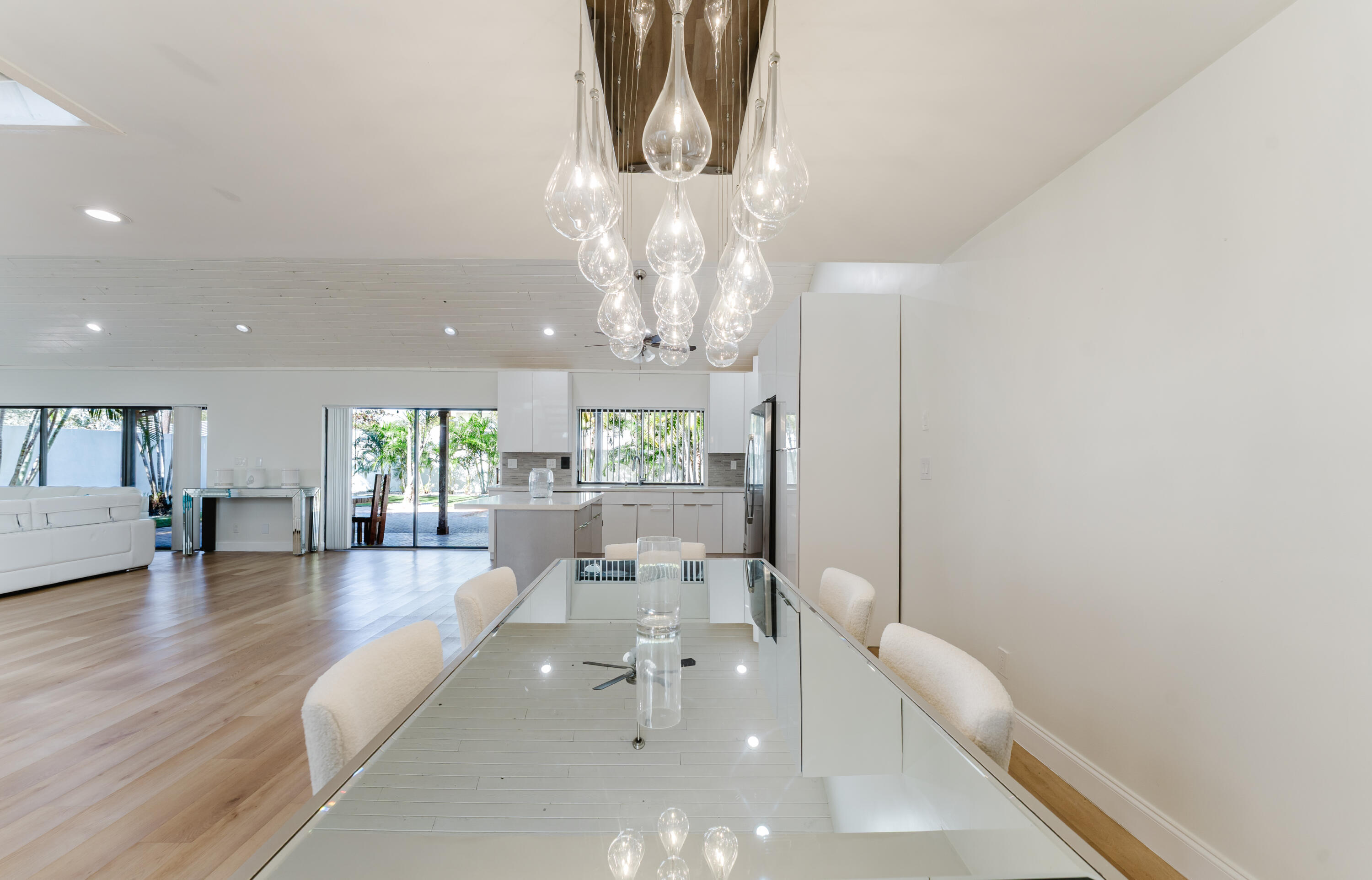 DELRAY MNR - Residential Lease