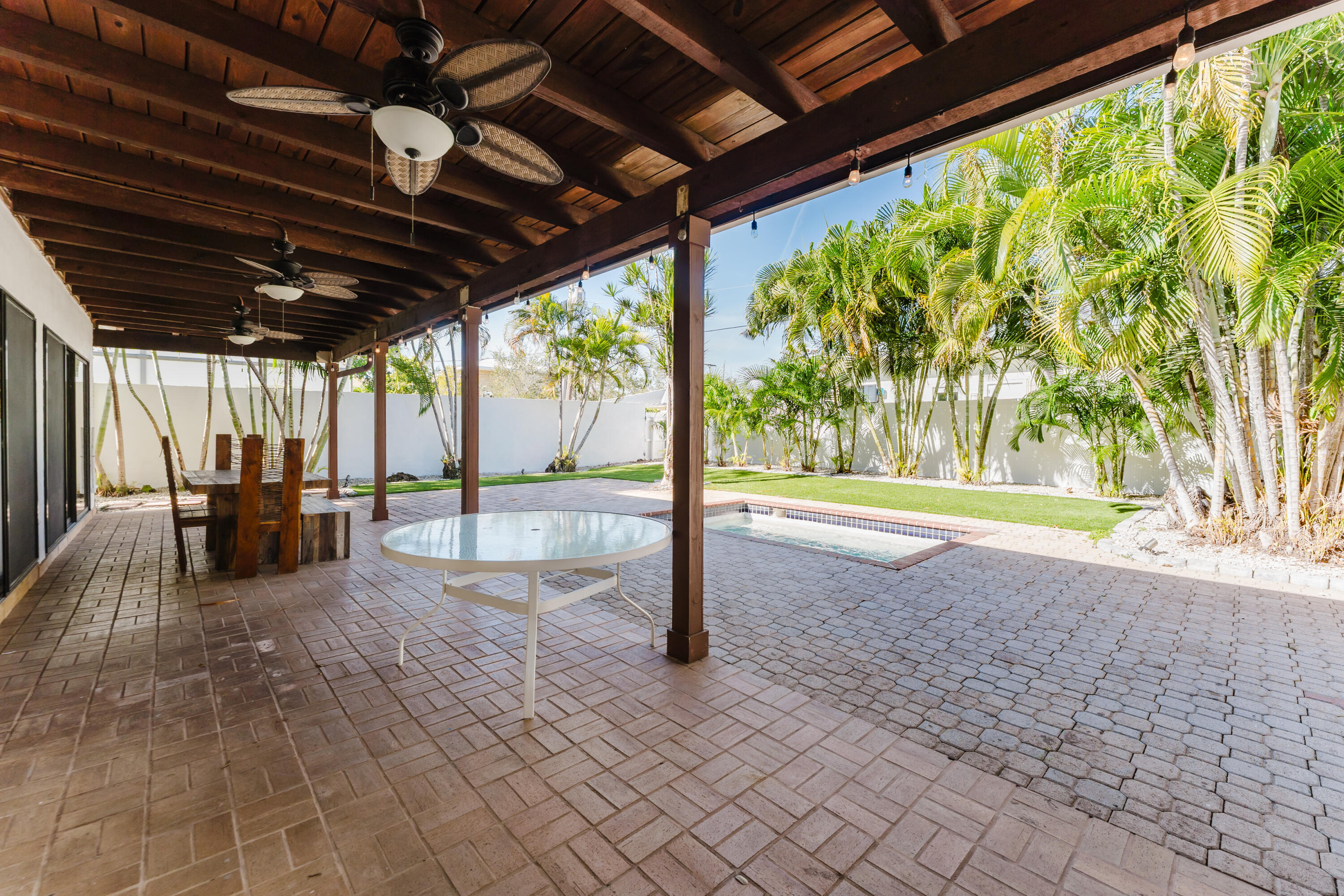 DELRAY MNR - Residential Lease