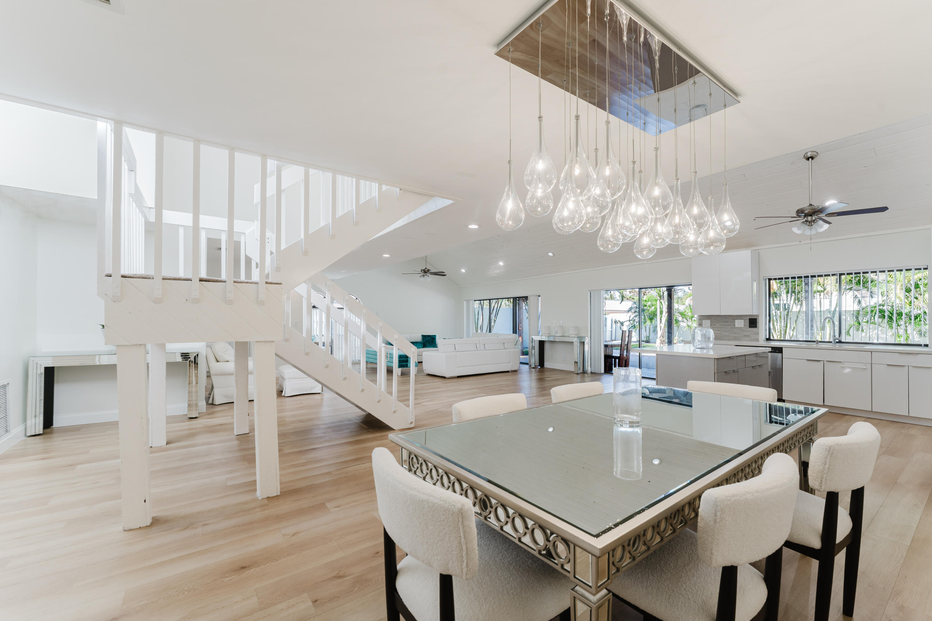 DELRAY MNR - Residential Lease