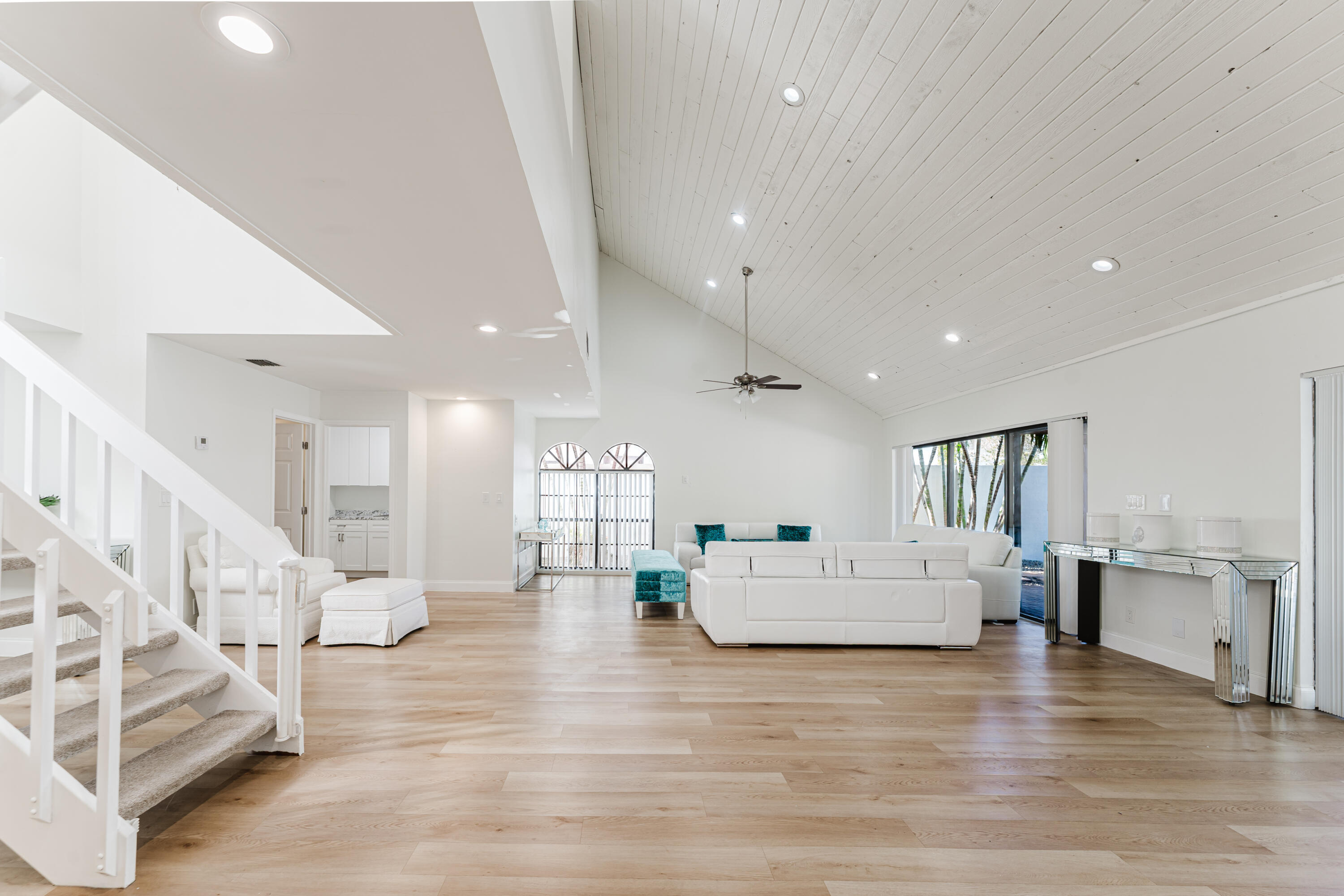 DELRAY MNR - Residential Lease