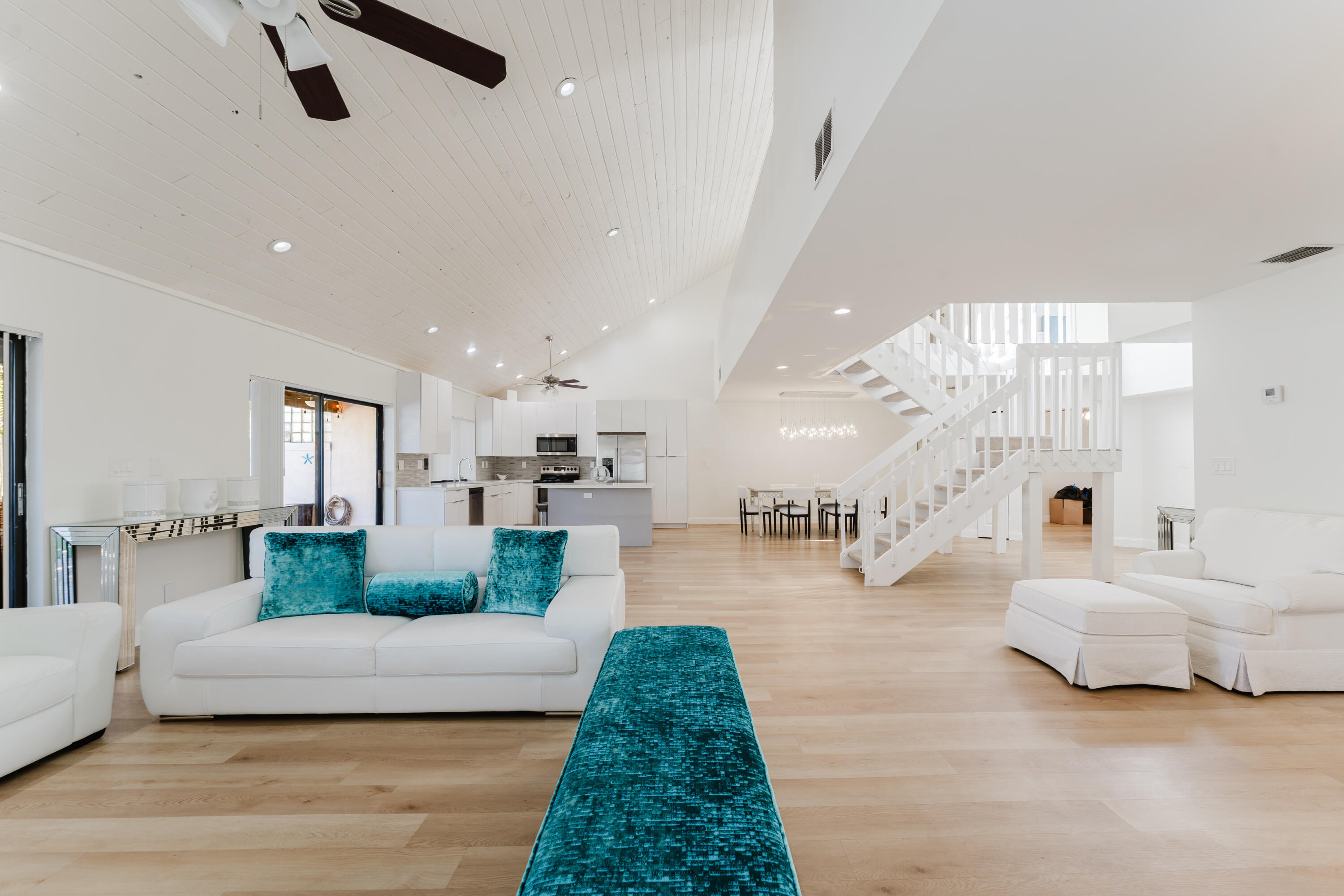 DELRAY MNR - Residential Lease