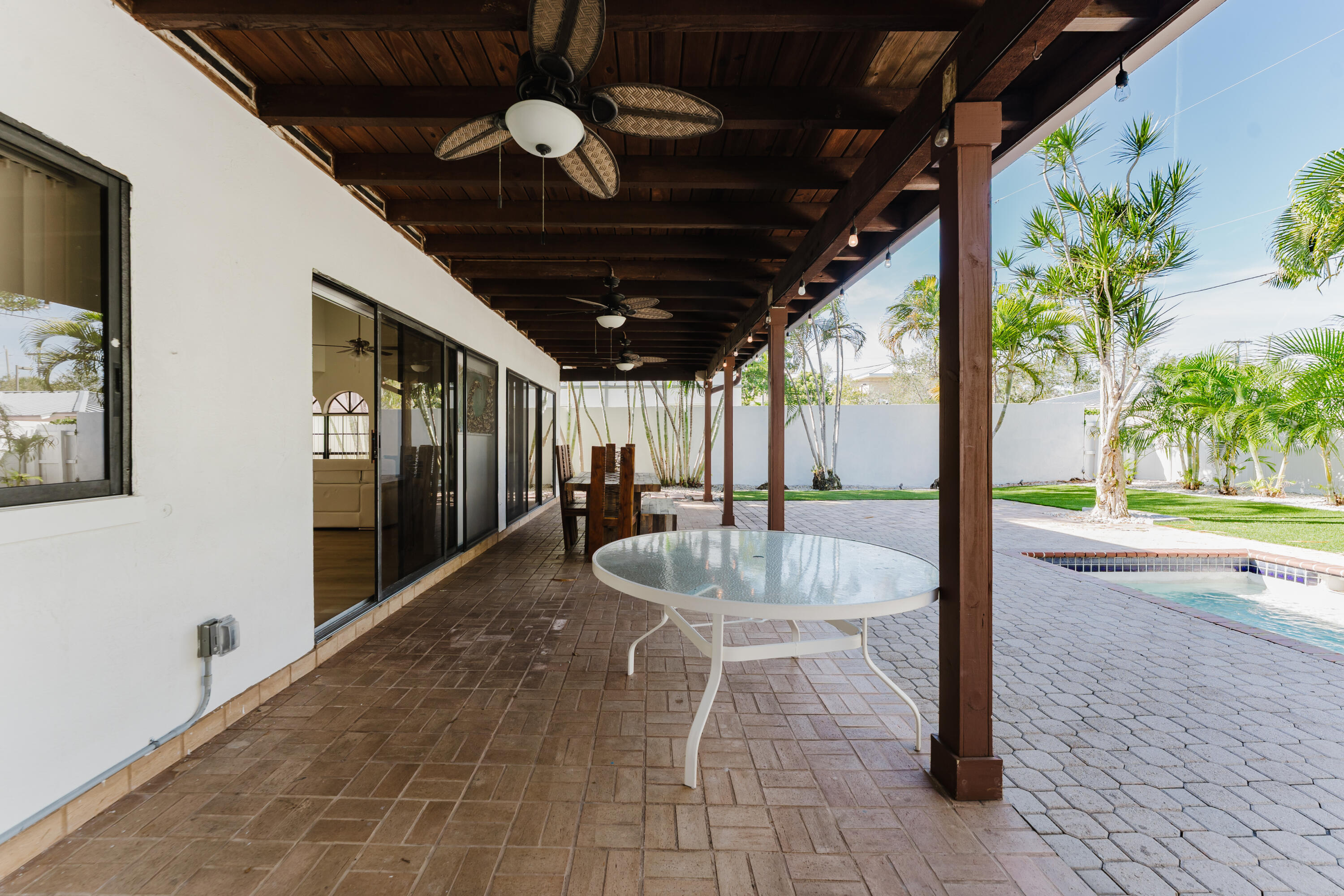 DELRAY MNR - Residential Lease