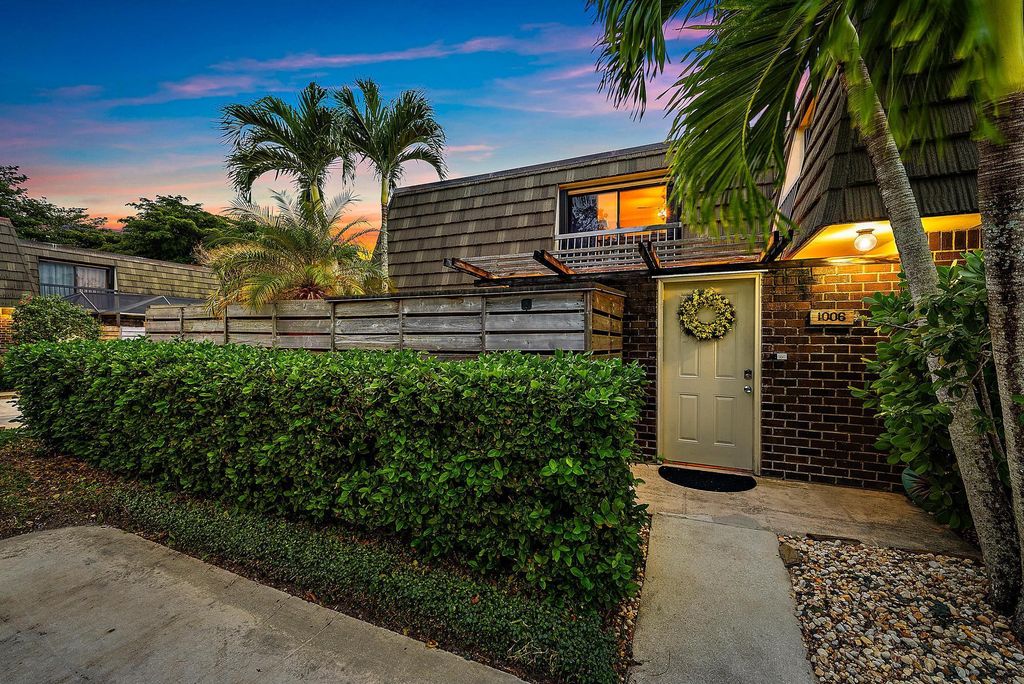 Photo of 1006 10th Terrace, Palm Beach Gardens, FL 33418 (MLS # R10948220)