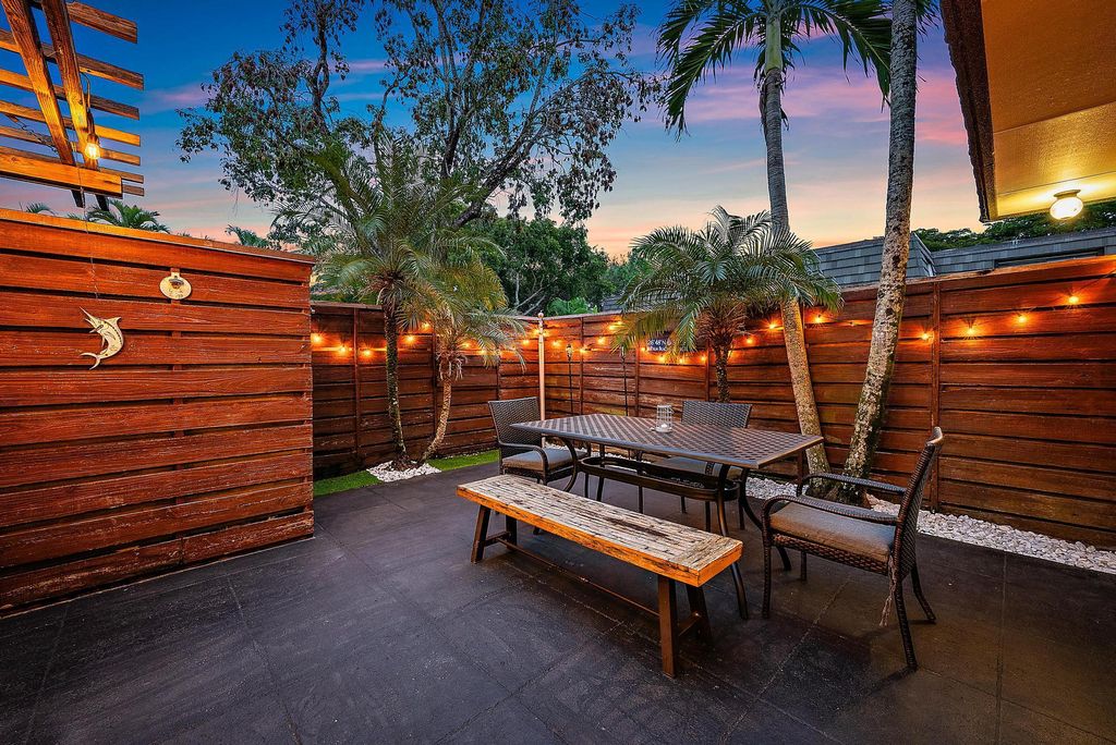 Photo of 1006 10th Terrace, Palm Beach Gardens, FL 33418 (MLS # R10948220)