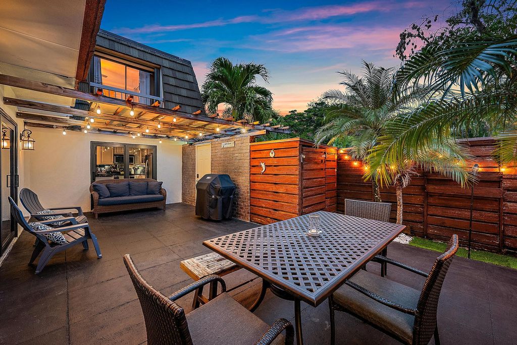 Photo of 1006 10th Terrace, Palm Beach Gardens, FL 33418 (MLS # R10948220)