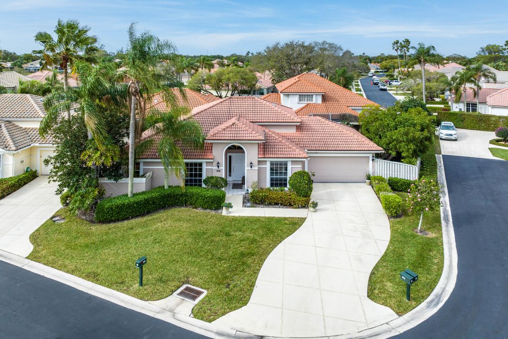 Photo of 158 Eagleton Court, Palm Beach Gardens, FL 33418 (MLS # R10953164)