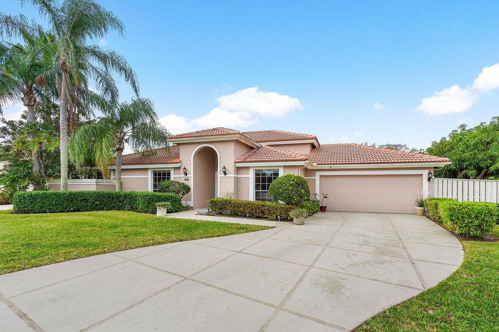 Photo of 158 Eagleton Court, Palm Beach Gardens, FL 33418 (MLS # R10953164)