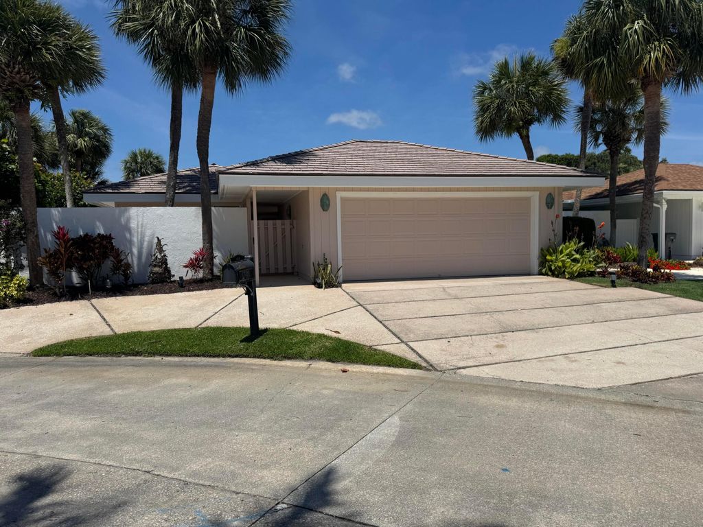 Photo of 17020 Bay Street, Jupiter, FL 33477 (MLS # R11088701)