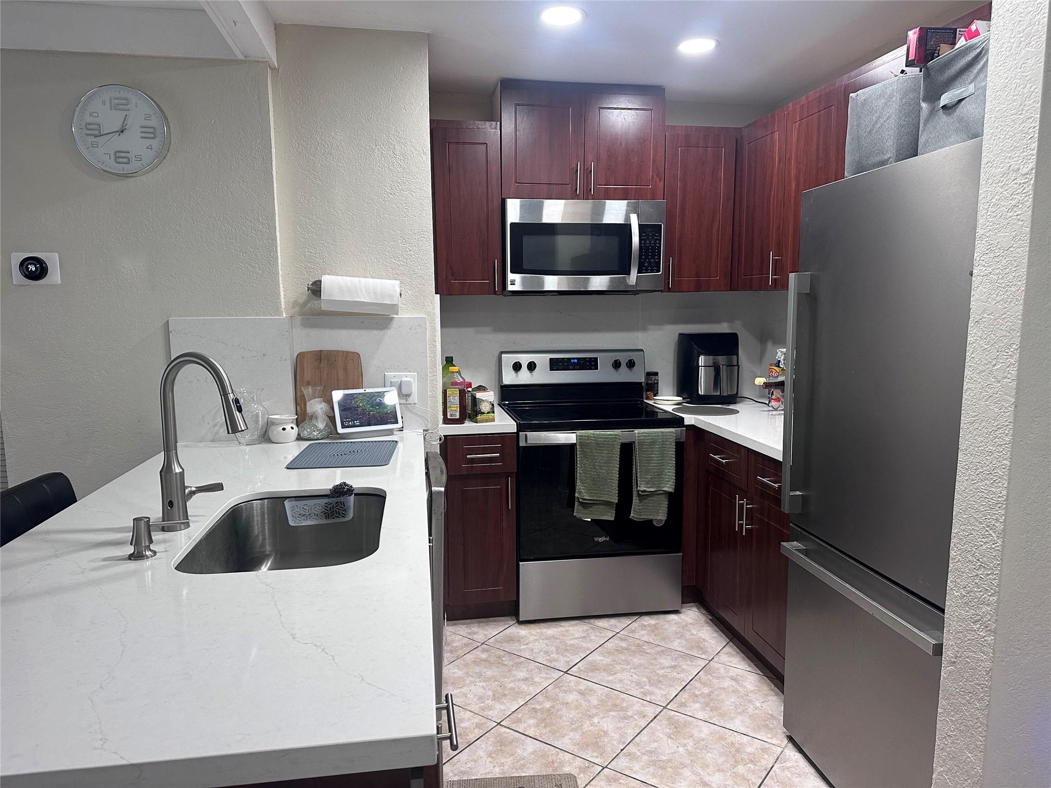 Hollywood Ridge Farms 2-1 - Residential Lease