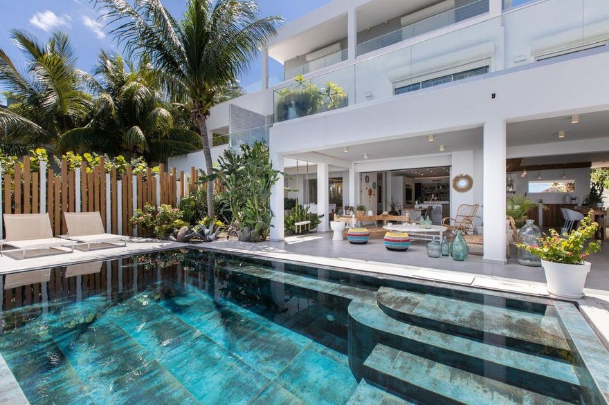 Luxurious Seaside Villa with Income Potential!
Discover this exceptional 4-bedroom, 4-bathroom villa in a prestigious and secure seaside enclave. Enjoy refined living with a spacious master suite offering breathtaking ocean views, a bright open-plan kitchen ideal for entertaining, and a sunlit living room exuding elegance. Outside, relax in total privacy with a large pool and lush garden, perfect for serene coastal living.
The property also includes two elegant one-bedroom apartments, with the possibility to create a third. Ideally located just 5 minutes from Mullet Bay’s beaches and restaurants, this villa combines sophistication, comfort, and exceptional investment potential.
A rare opportunity—live the dream or invest in paradise.