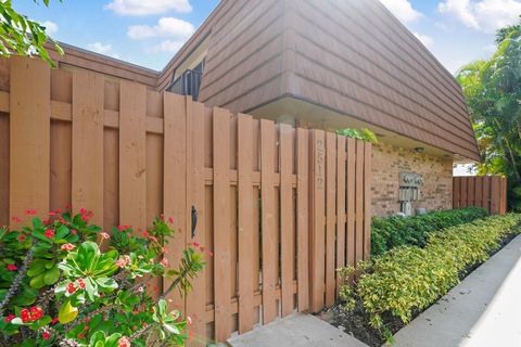 Photo of 2512 Camelot Ct, Cooper City, FL 33026 (MLS # F10534497)