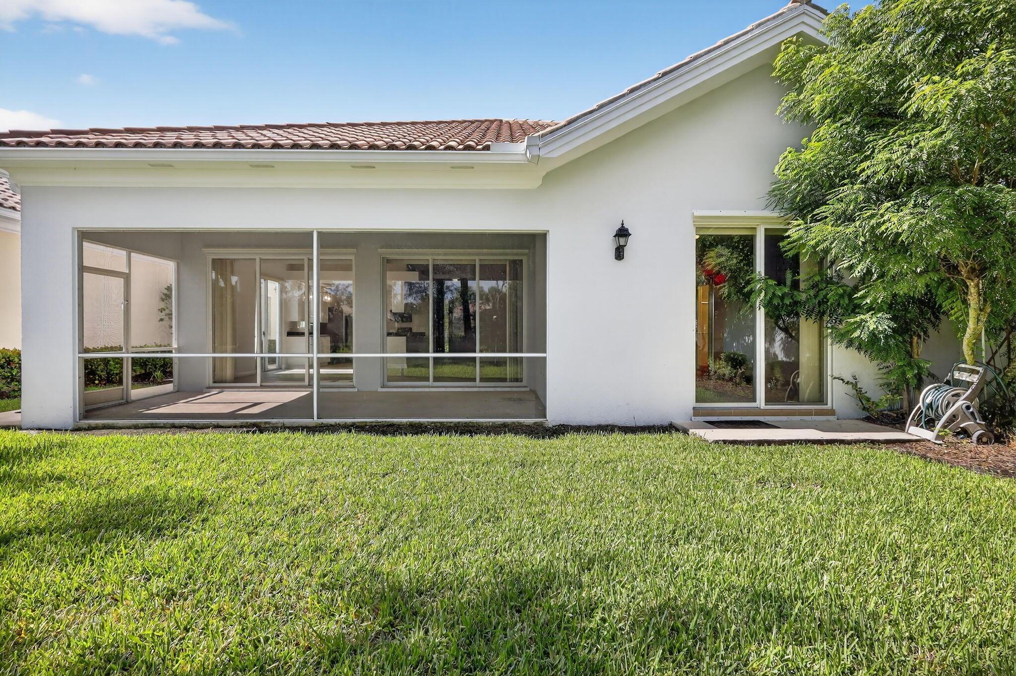 Wellington, Florida 33414, United States, 3 Bedrooms Bedrooms, ,3 BathroomsBathrooms,Residential,Pending,209645