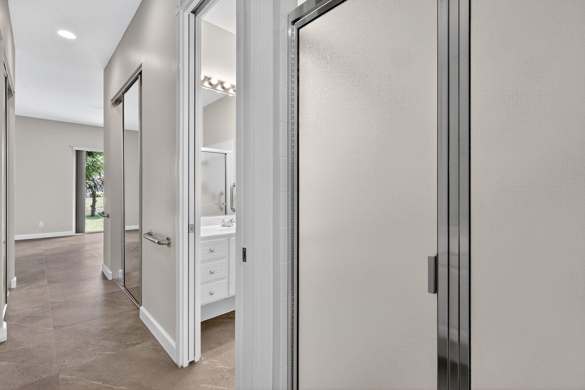 Wellington, Florida 33414, United States, 3 Bedrooms Bedrooms, ,3 BathroomsBathrooms,Residential,Pending,209645