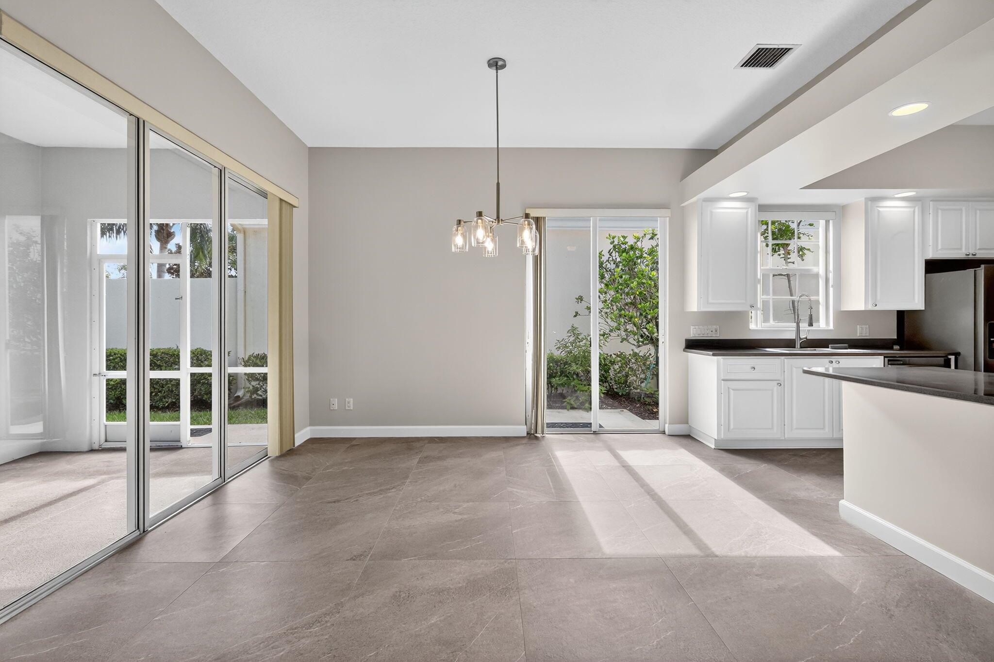 Wellington, Florida 33414, United States, 3 Bedrooms Bedrooms, ,3 BathroomsBathrooms,Residential,Pending,209645