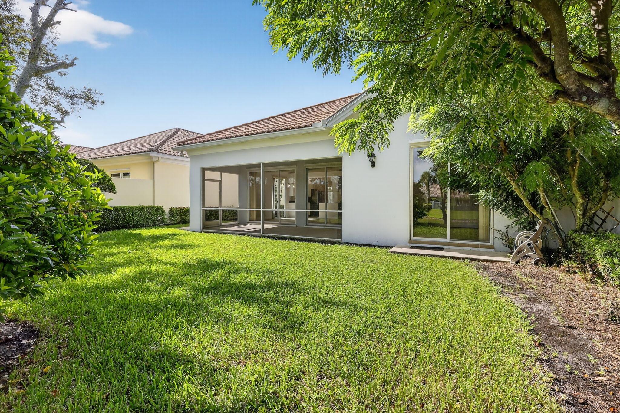 Wellington, Florida 33414, United States, 3 Bedrooms Bedrooms, ,3 BathroomsBathrooms,Residential,Pending,209645