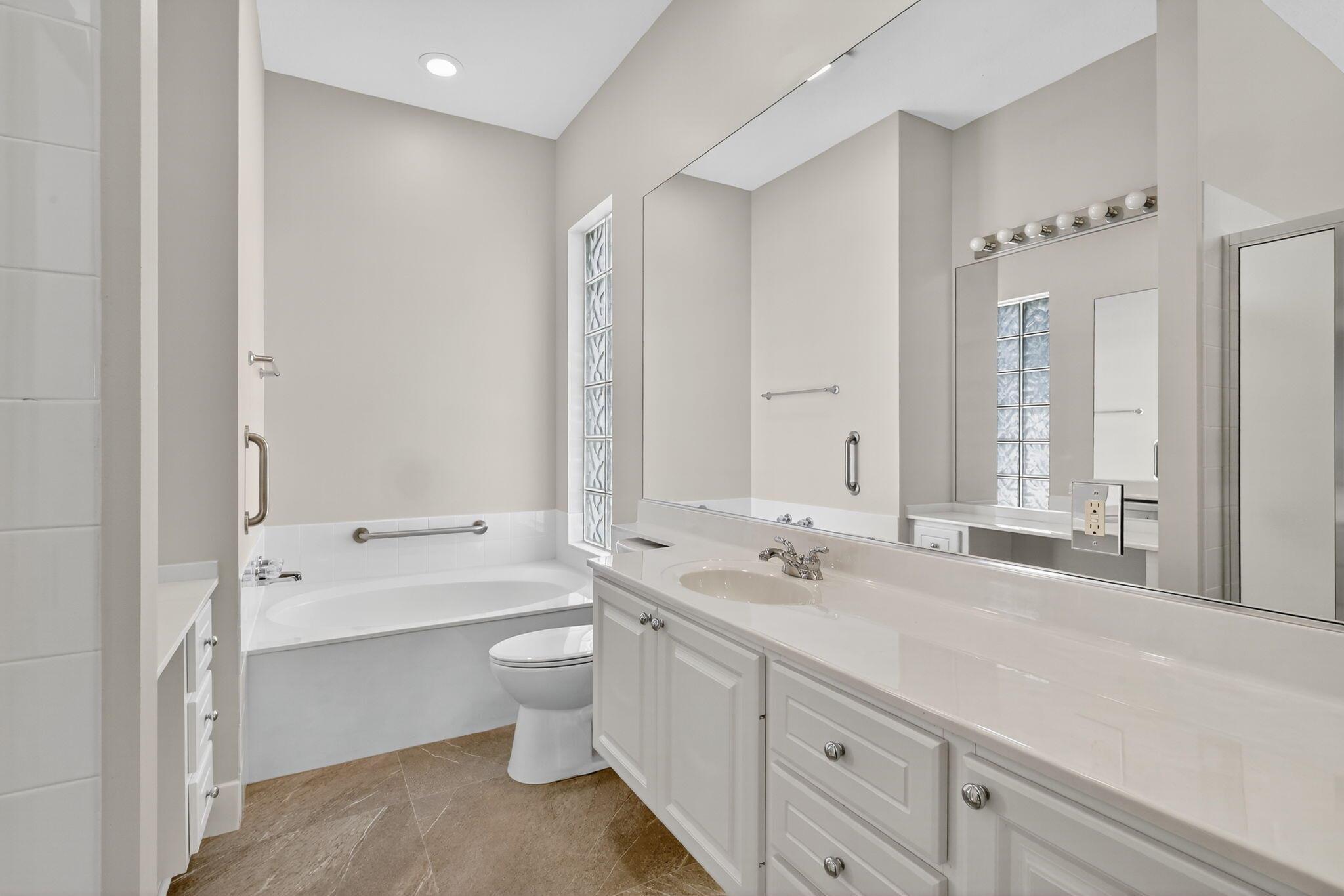 Wellington, Florida 33414, United States, 3 Bedrooms Bedrooms, ,3 BathroomsBathrooms,Residential,Pending,209645