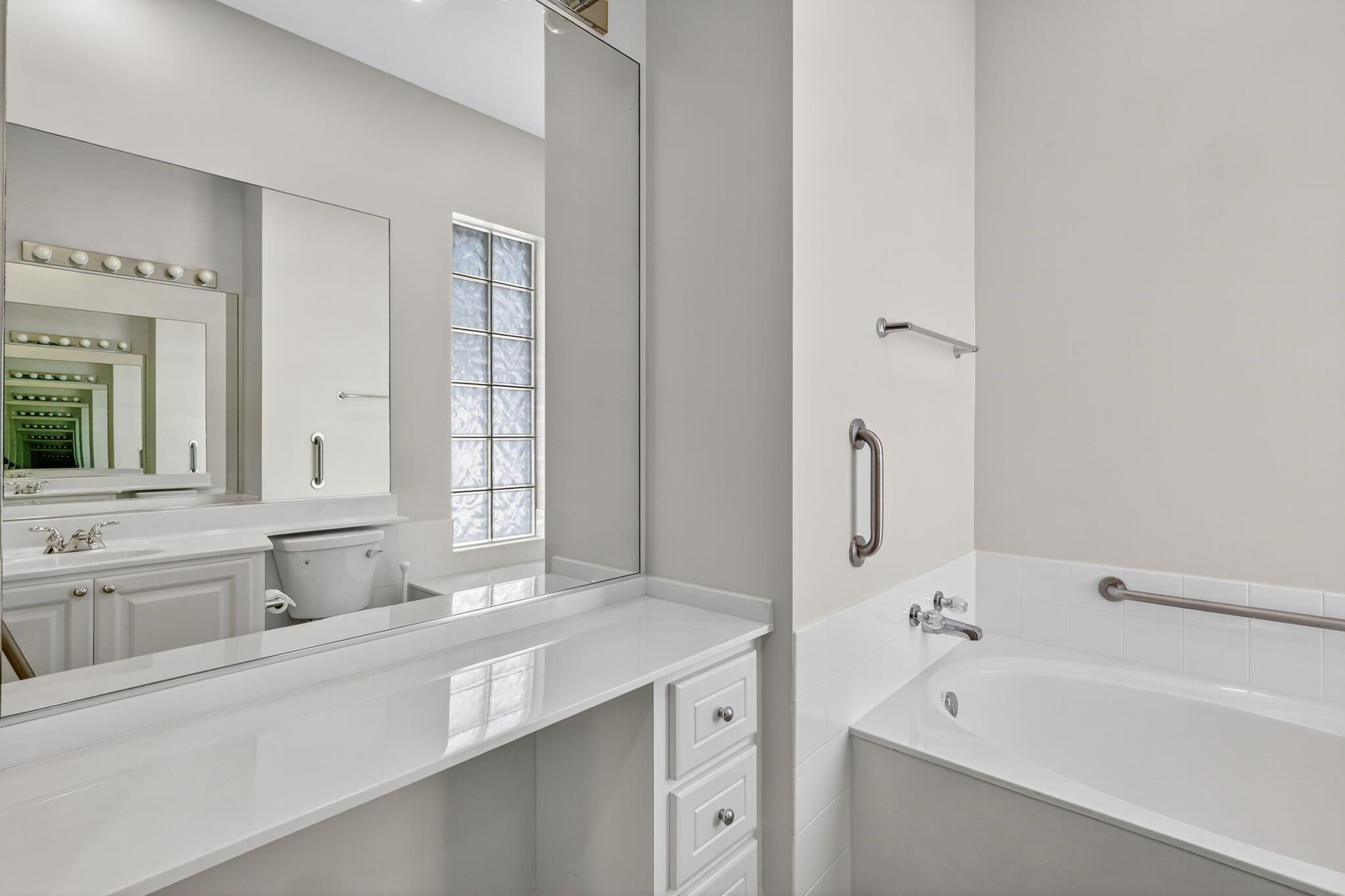 Wellington, Florida 33414, United States, 3 Bedrooms Bedrooms, ,3 BathroomsBathrooms,Residential,Pending,209645